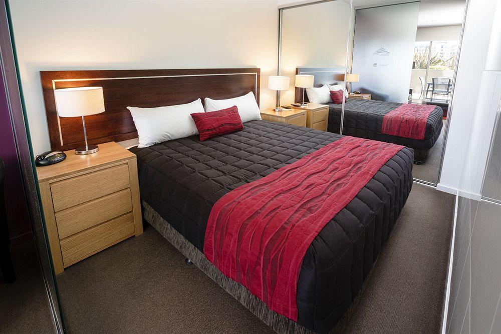 Aparthotel Honeysuckle Executive 4*