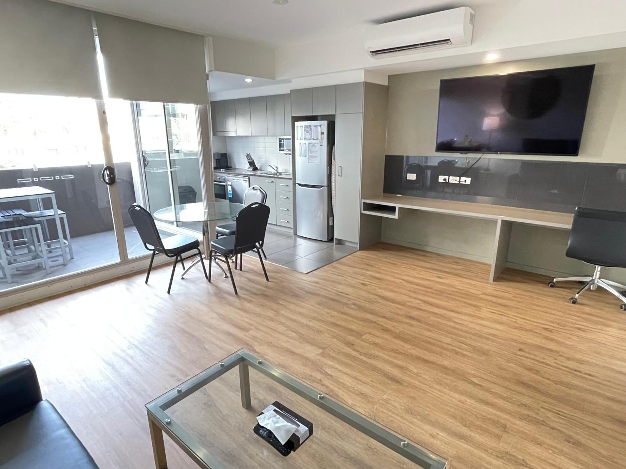 Honeysuckle Executive 4* Newcastle