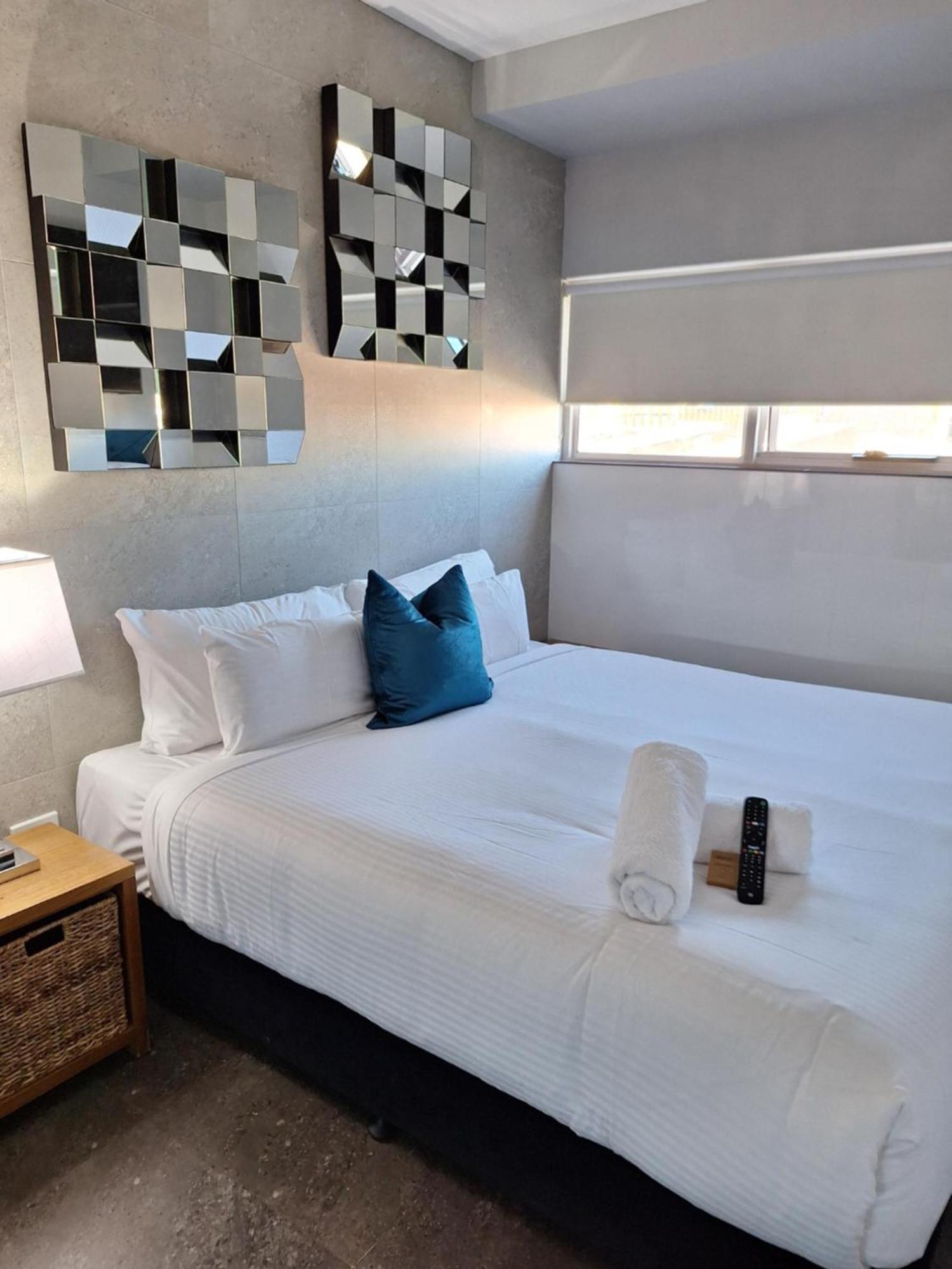 Honeysuckle Executive 4* Newcastle