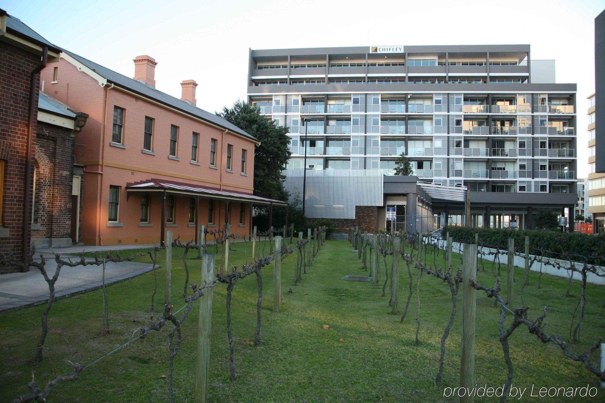 Aparthotel Honeysuckle Executive 4*