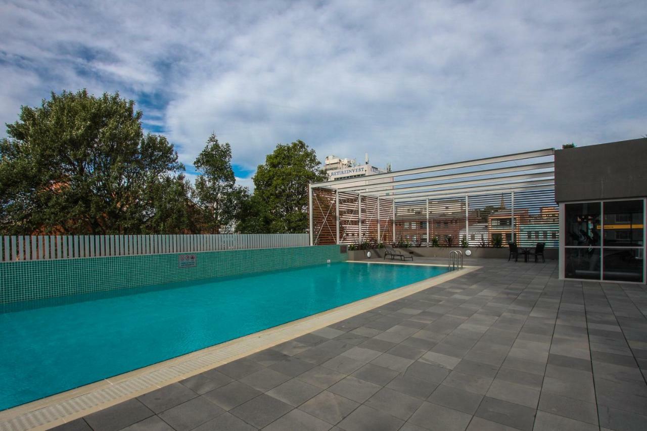 Honeysuckle Executive 4* Newcastle